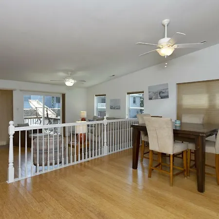 Harbor Delight On The Bay - Private Sandy Beach! Home